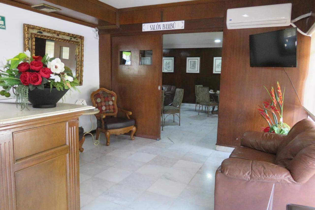 Hotel Huizache 살티요 외부 사진